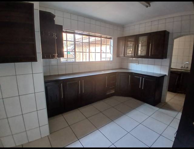 4 BEDROOM HOUSE FOR SALE IN PARKHILL GARDENS